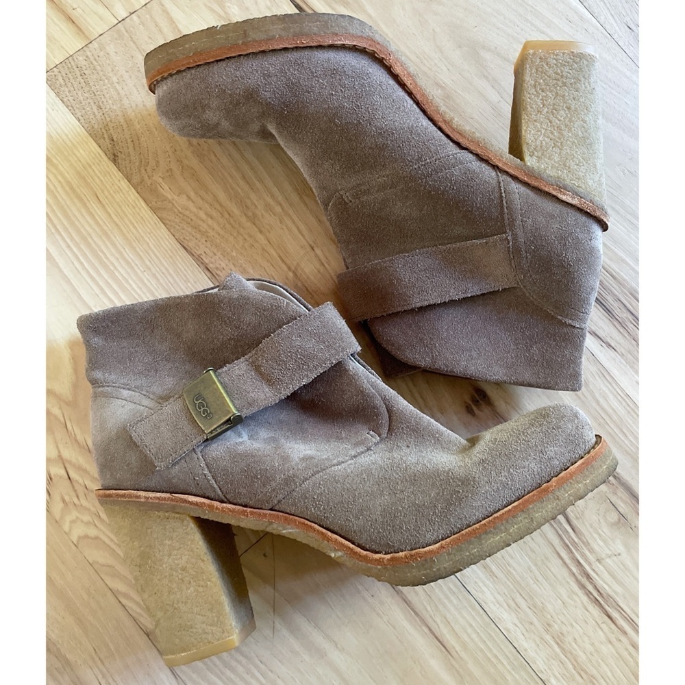 Ugg Australia Brienne Suede Leather Taupe tan Stack Heels Ankle Booties Boots 9﻿